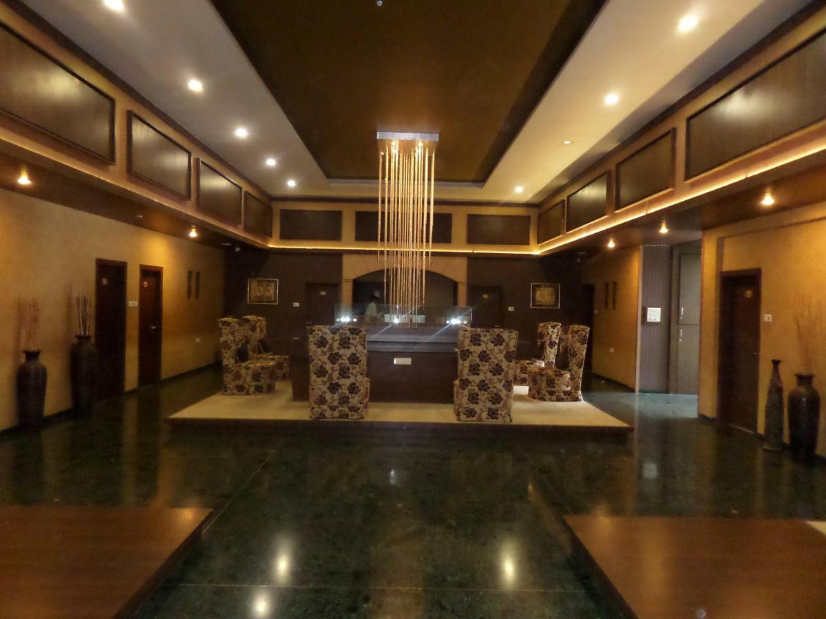Matrix Inn Chakan Exterior photo