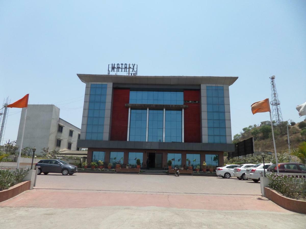 Matrix Inn Chakan Exterior photo