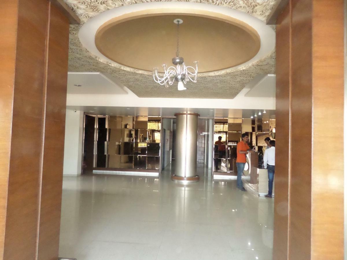 Matrix Inn Chakan Exterior photo