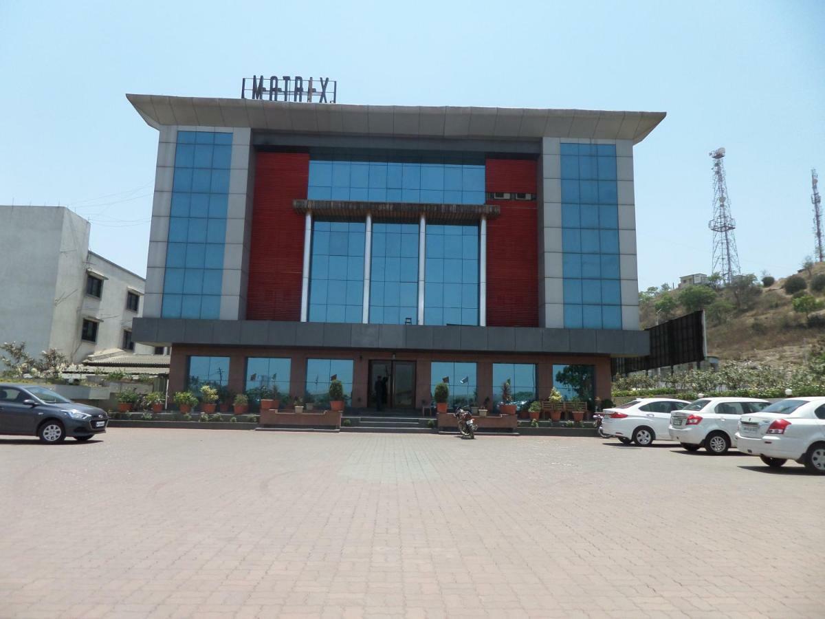 Matrix Inn Chakan Exterior photo