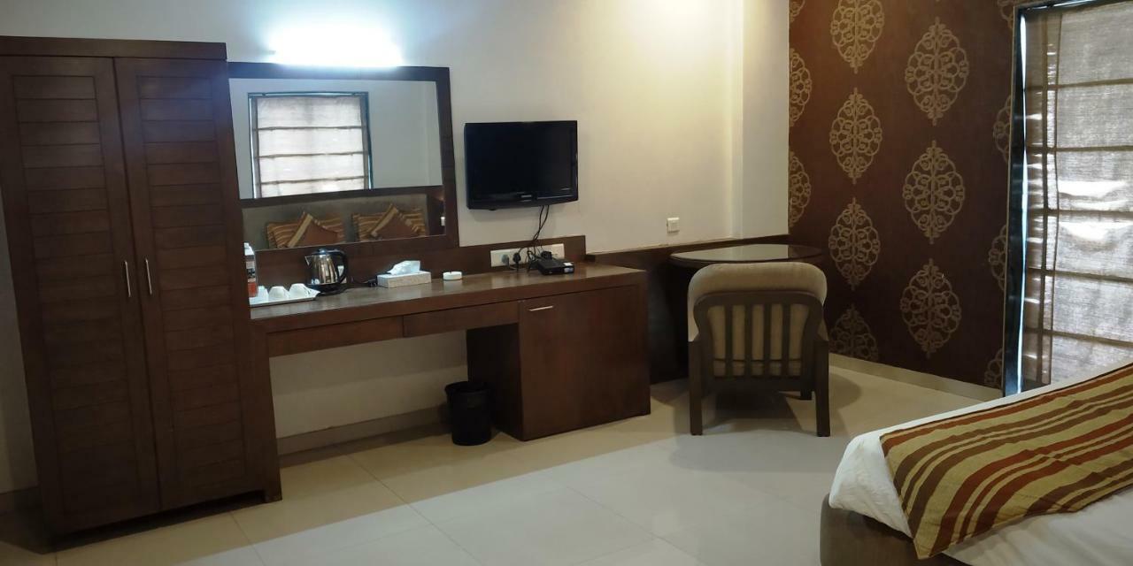 Matrix Inn Chakan Exterior photo