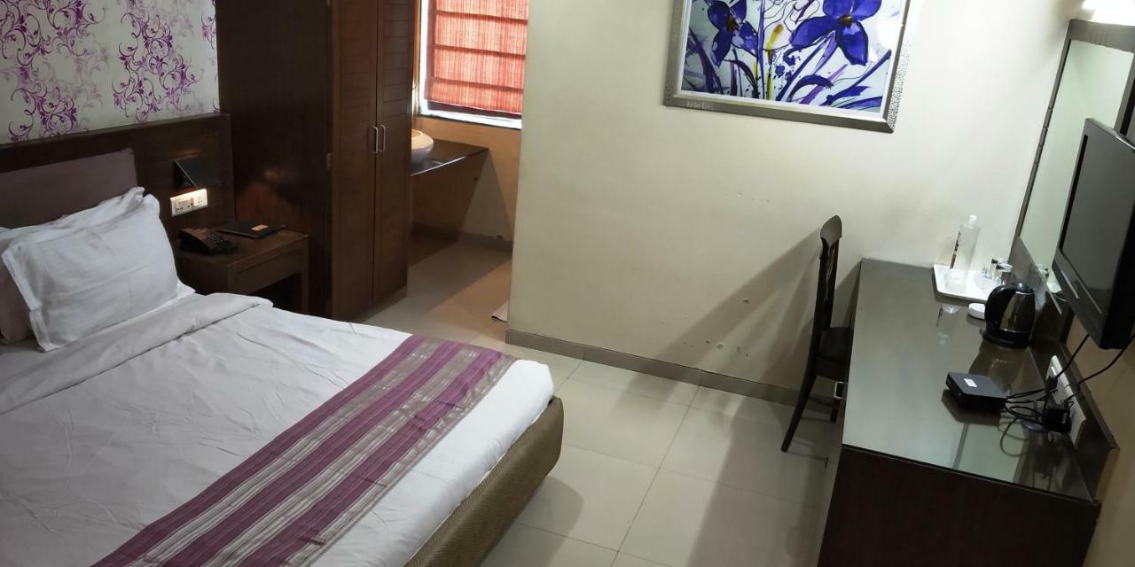 Matrix Inn Chakan Exterior photo