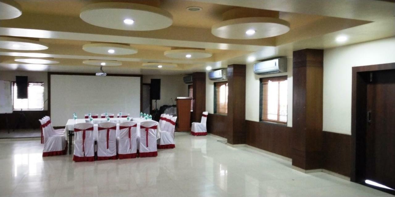 Matrix Inn Chakan Exterior photo