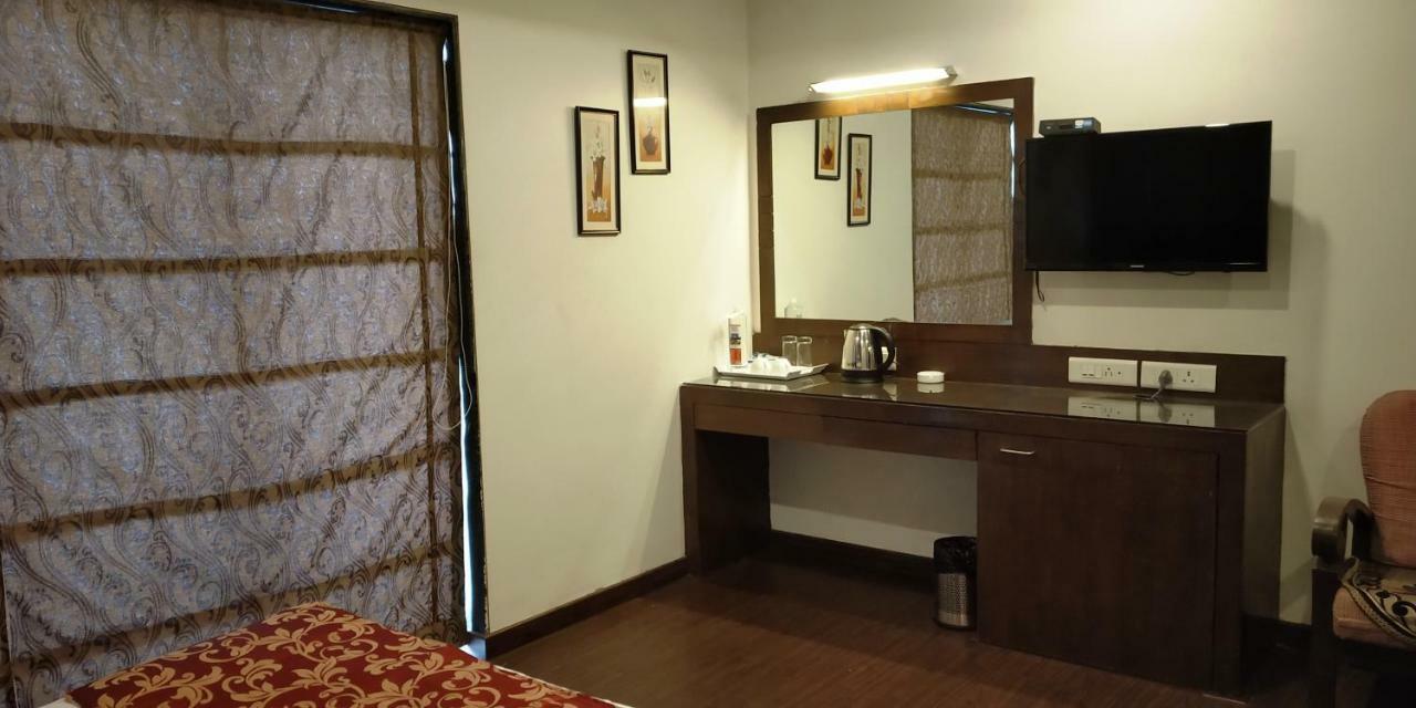 Matrix Inn Chakan Exterior photo