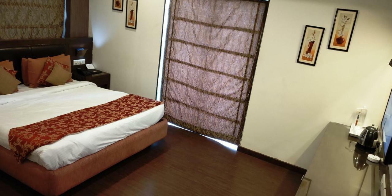 Matrix Inn Chakan Exterior photo