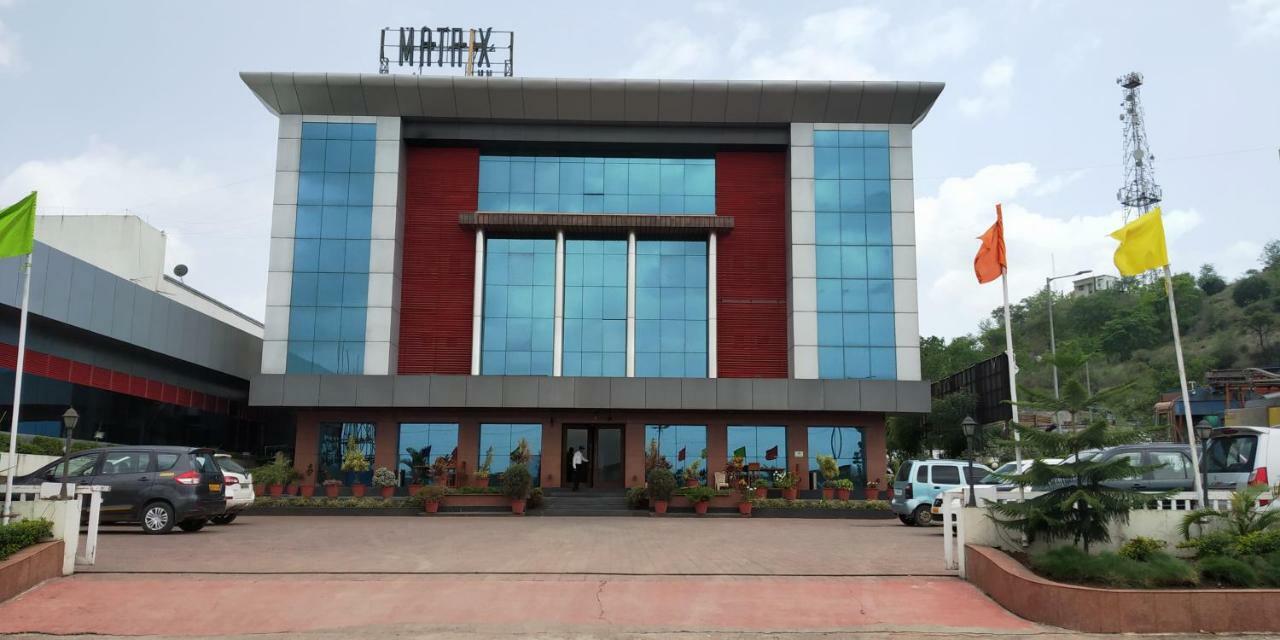 Matrix Inn Chakan Exterior photo